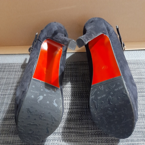 Black and Gold Platted Strap Heels by Crape Myrtle Size 38 - Picture 4 of 10